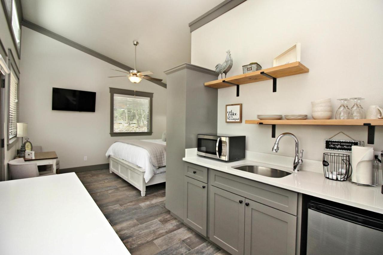 Green Acres Cottages - Dripping Springs Suite Wimberley Εξωτερικό φωτογραφία